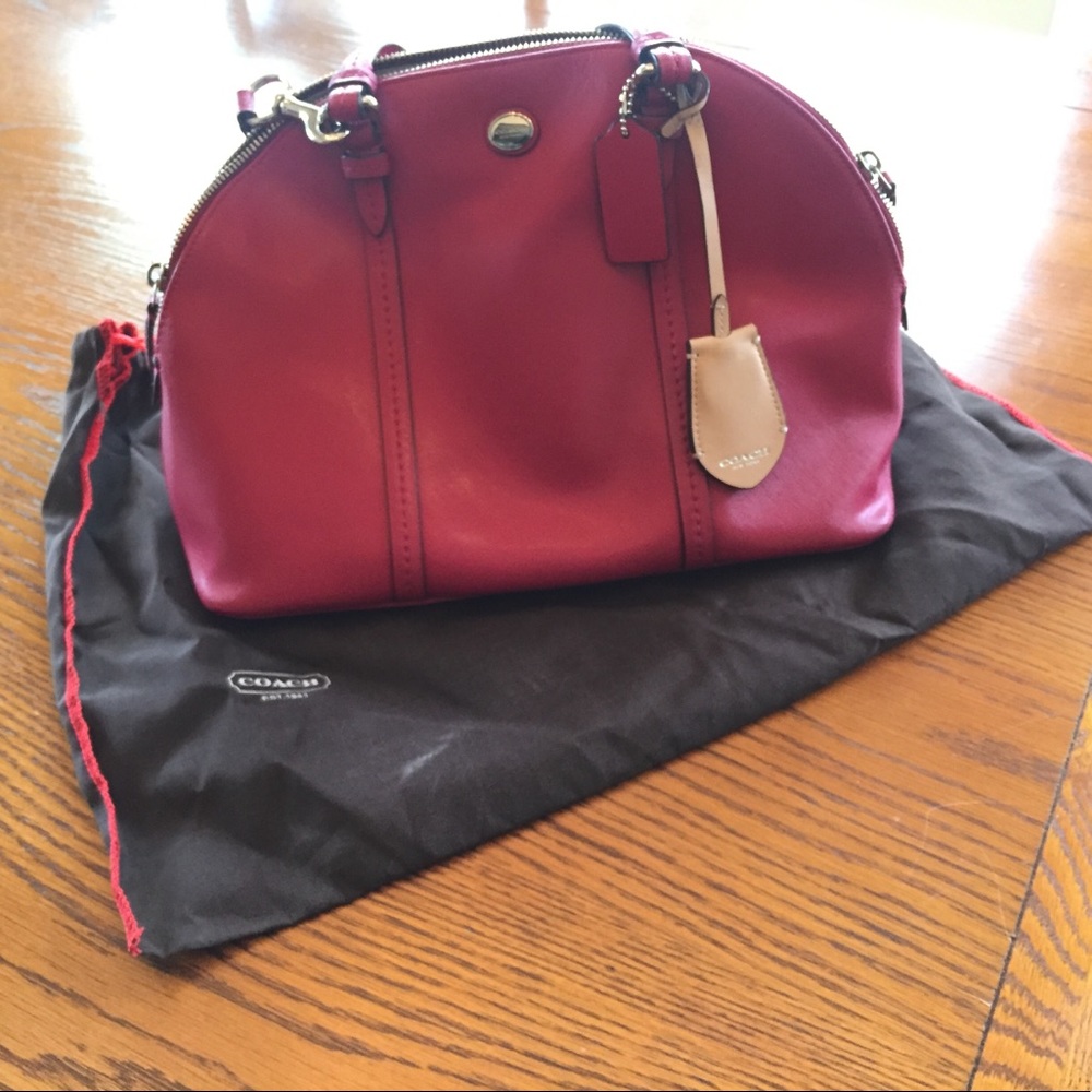 Coach bag gently used (multifunction Crossbody)